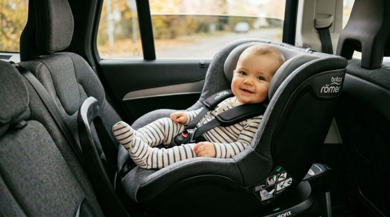 Siège auto dos à la route